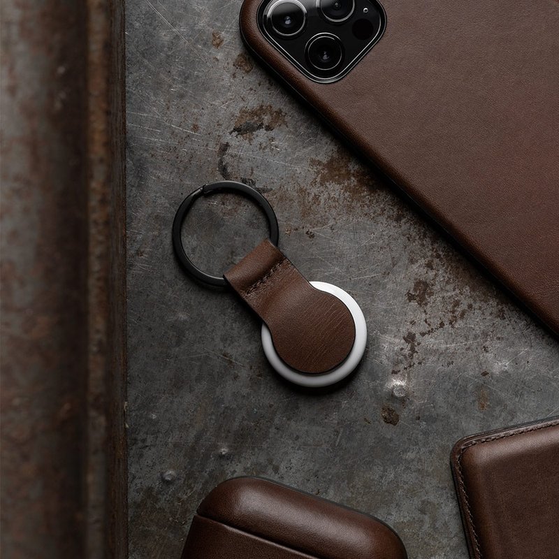 【NOMAD】 AirTag 专用半包覆式真皮保护套 - 其他 - 其他材质 多色