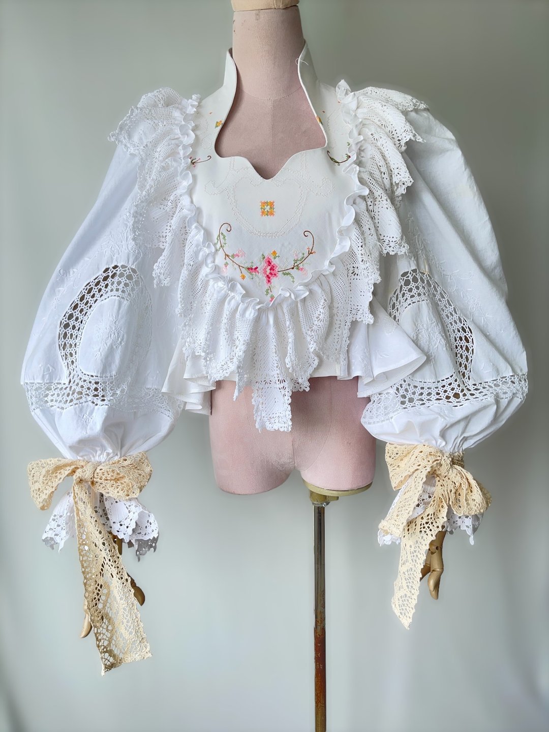 Handmade shirts from cross stitch fabric.  vintage tablecloth - 女装上衣 - 棉 白色