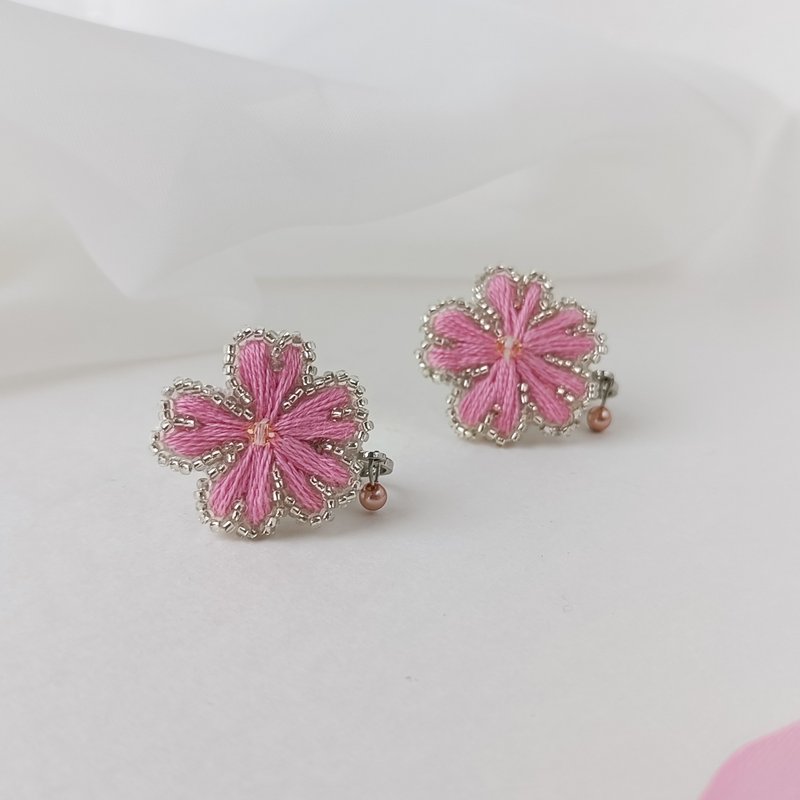春色樱草花与珍珠刺绣耳环 - 耳环/耳夹 - 棉．麻 粉红色