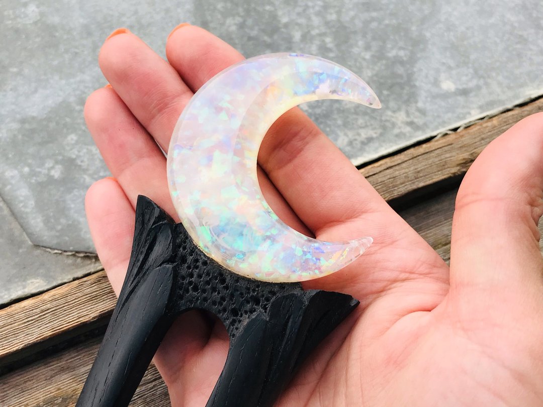 Hair fork with Crescent, Carved wooden hair clip with epoxy resin crescent moon - 发饰 - 木头 黑色