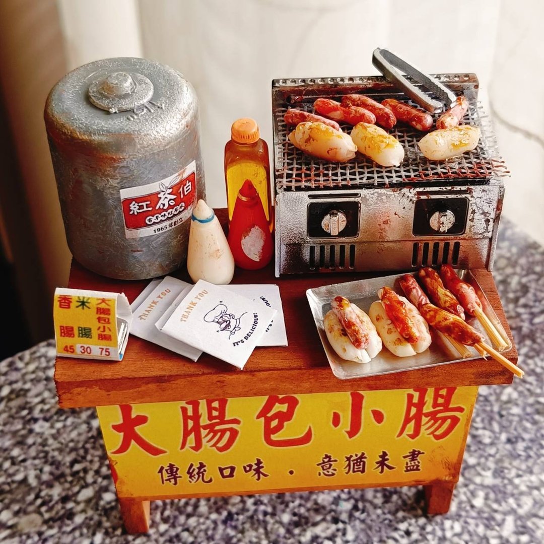 大肠包小肠 摊车 夜市 点心 小吃 台式 袖珍 手作 迷你 食玩 微型 - 摆饰 - 粘土 