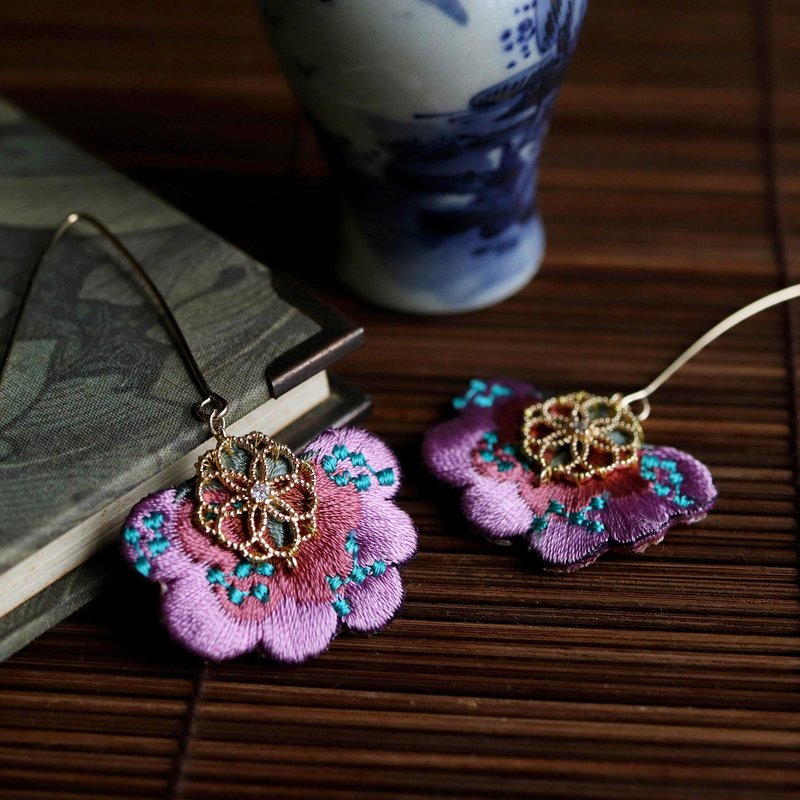订做  丁香紫   迷人气息  刺绣耳环 - 耳环/耳夹 - 绣线 紫色