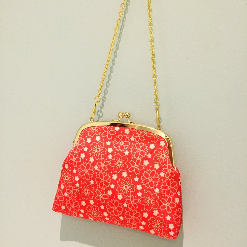 Original Print Japanese traditional pattern kiss lock petit party bag SAKURA - 化妆包/杂物包 - 聚酯纤维 红色