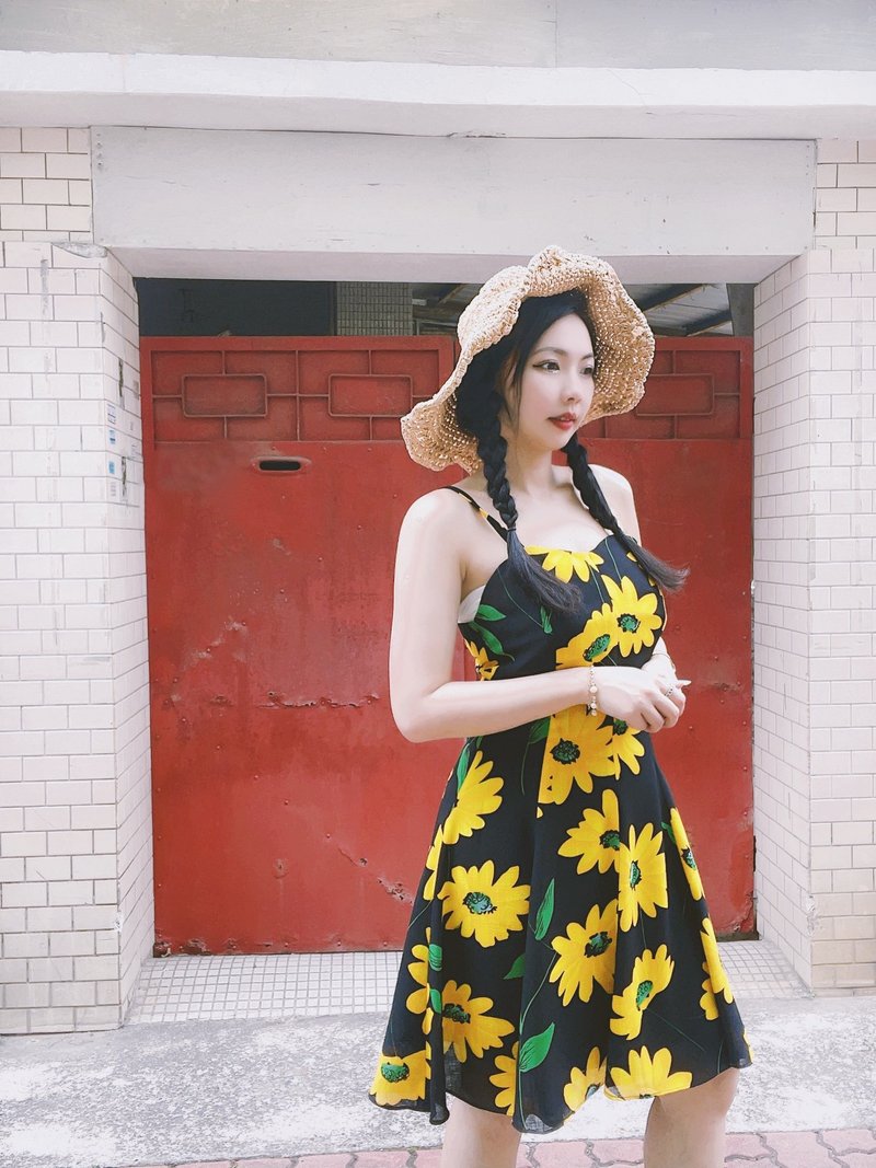 向日葵细肩夏季艳阳恋爱少女 纺纱连身裙洋装A字裙摆长裙 dress - 洋装/连衣裙 - 聚酯纤维 黑色