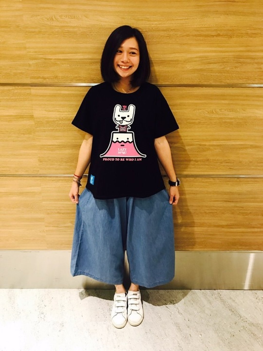 LAZYMARU- LM001516MARU富士元气短袖宽版T恤(黑)法斗 情侣装 台湾文创 - 女装 T 恤 - 棉 黑色