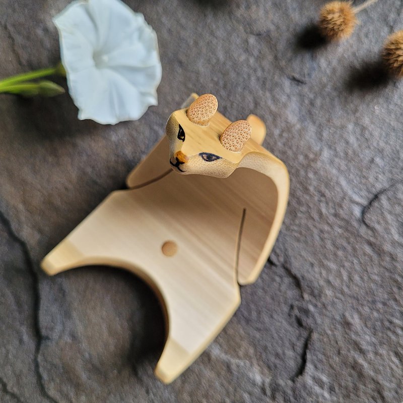 慵懒猫 - 手工竹质手机架 - 手机座/防尘塞 - 竹 卡其色