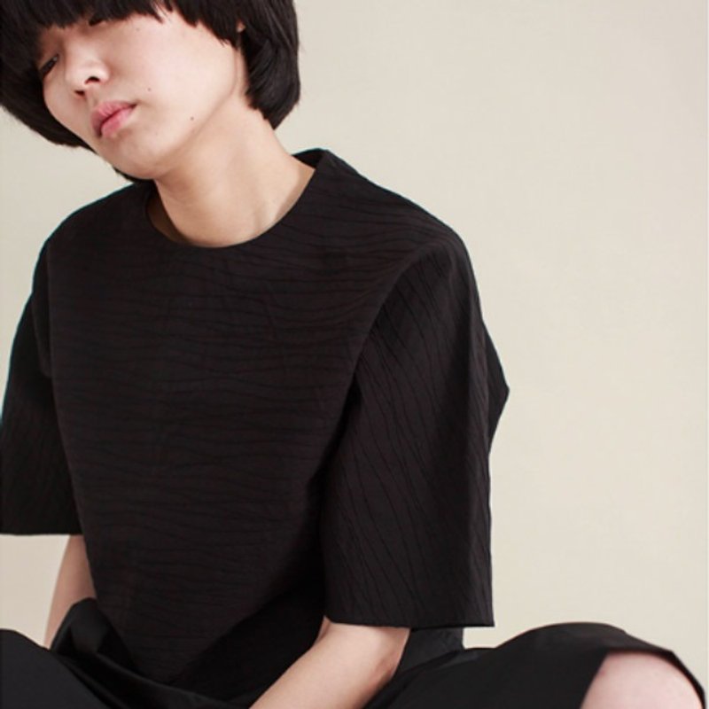 黑色 本期推荐 树枝纹理廓形短上衣 后背圆环拉链设计 进口时装面料 微弹力款 | 番塔塔独立设计女装 - 女装上衣 - 其他材质 黑色