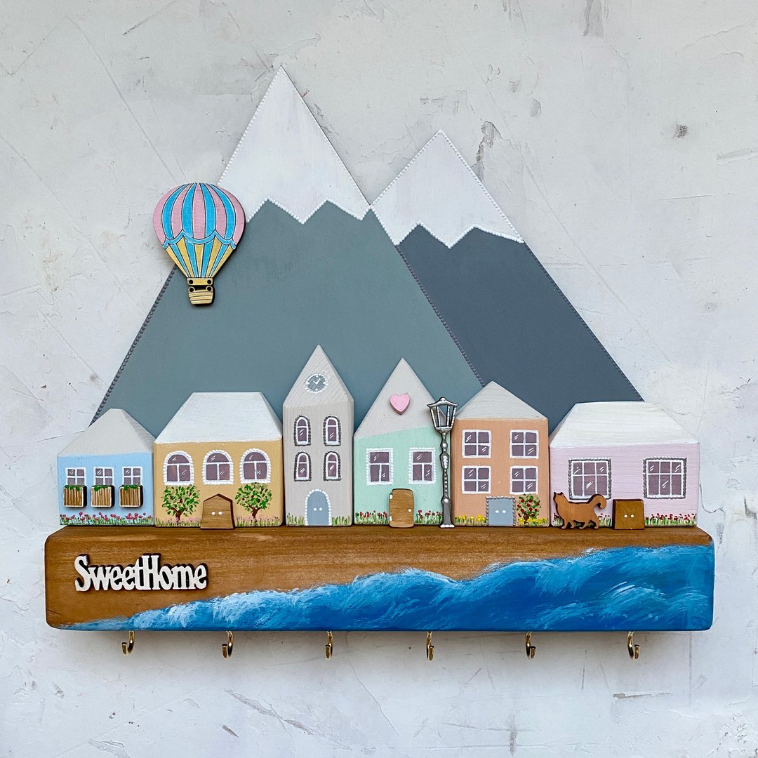 Wooden key holder for wall with mountains, see and miniature houses. - 衣架/挂勾 - 木头 多色