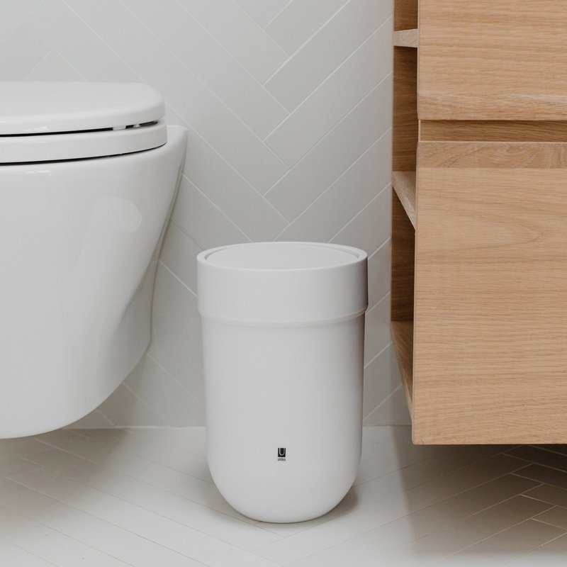 【Umbra】Touch摇摆盖垃圾桶(云朵白6L) | 回收桶 - 垃圾桶 - 塑料 黑色