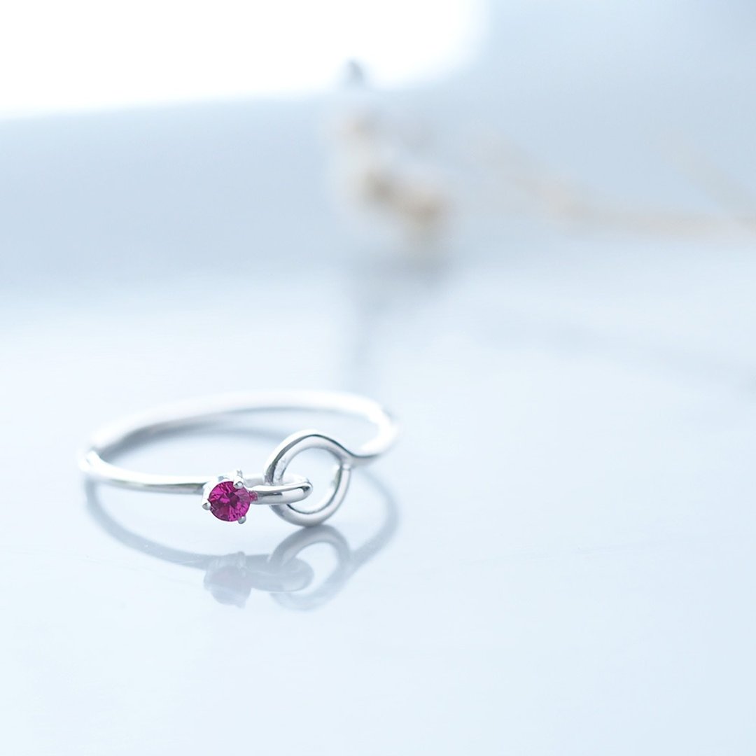 Ruby stone wire ring Silver - 戒指 - 其他金属 红色