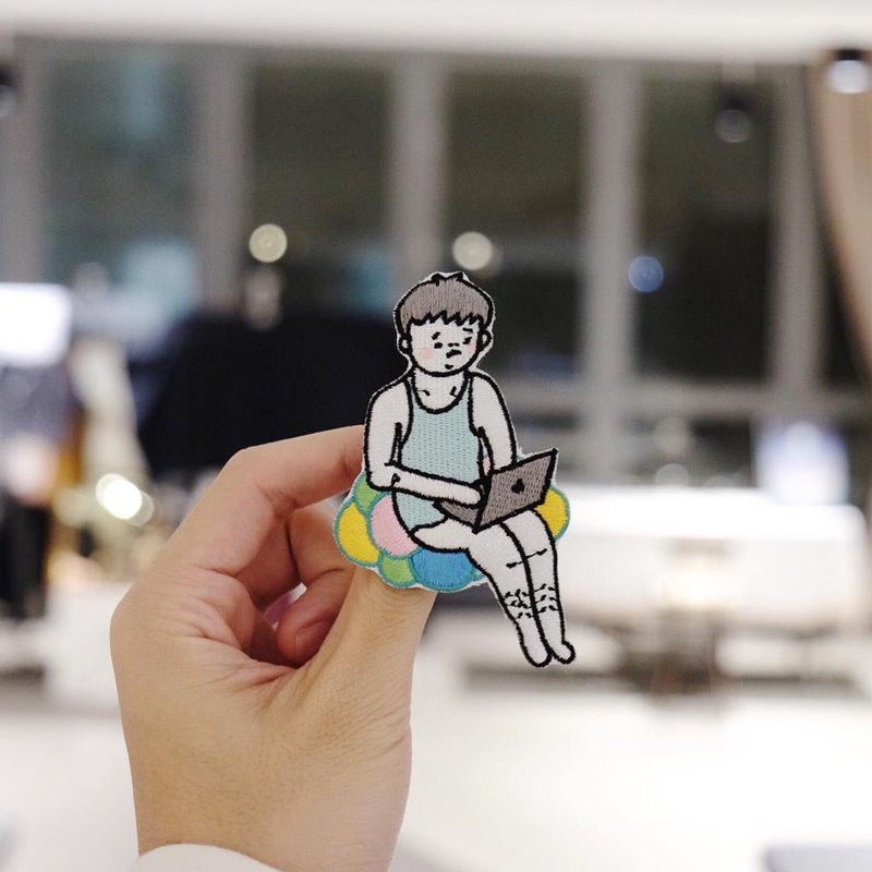 自家设计刺绣布襟章(胸针) - 胸针 - 绣线 