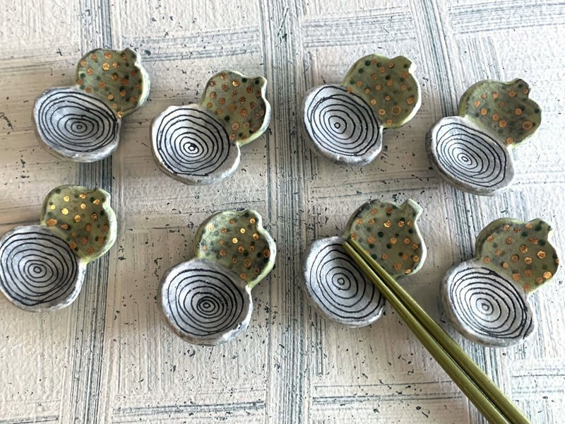 可圈可点葫芦型筷架_陶器筷架 - 筷子/筷架 - 陶 灰色
