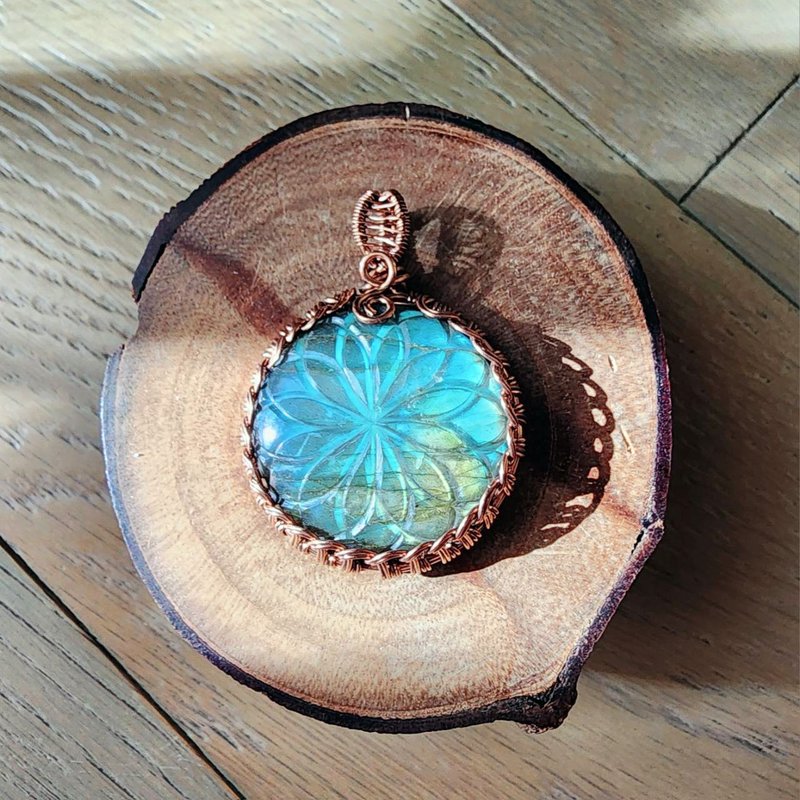 【曲水辰手作】拉长石金属线编织吊坠 - 项链 - 宝石 蓝色