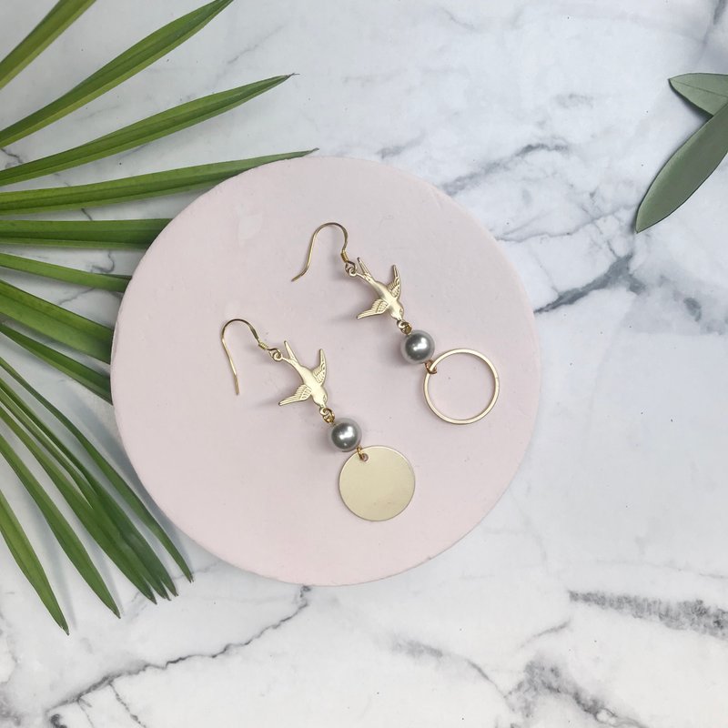 镀金燕子不对称长款水晶珍珠耳环女螺旋耳夹简约小鸟配饰芸所原创 - 耳环/耳夹 - 其他金属 金色