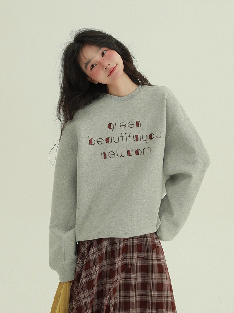 淺灰色 圓領刺繡衛衣 日系加絨寬松大學T 中性百搭長袖上衣 M-XL - 女装上衣 - 棉．麻 灰色