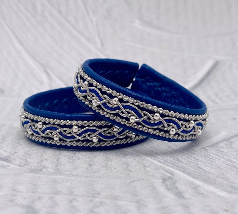 妇女皮革手镯。 萨米手镯。 斯堪的纳维亚珠宝。 黑色男士手镯 - 手链/手环 - 真皮 黑色