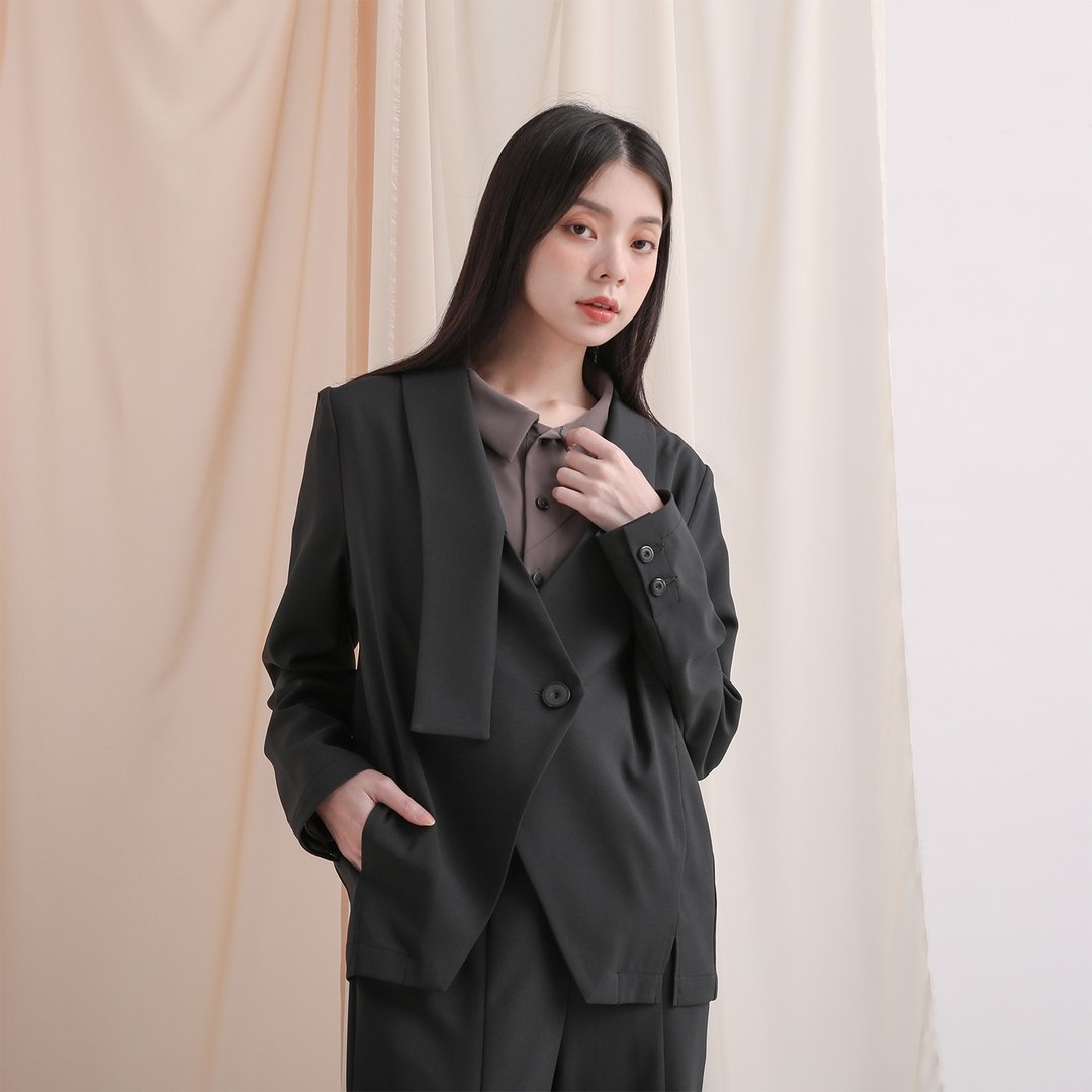 //SUMI xWEARMACAU// Ruying_如影不对称西装外套_21AF300_灰黑 - 女装西装外套/风衣 - 聚酯纤维 黑色