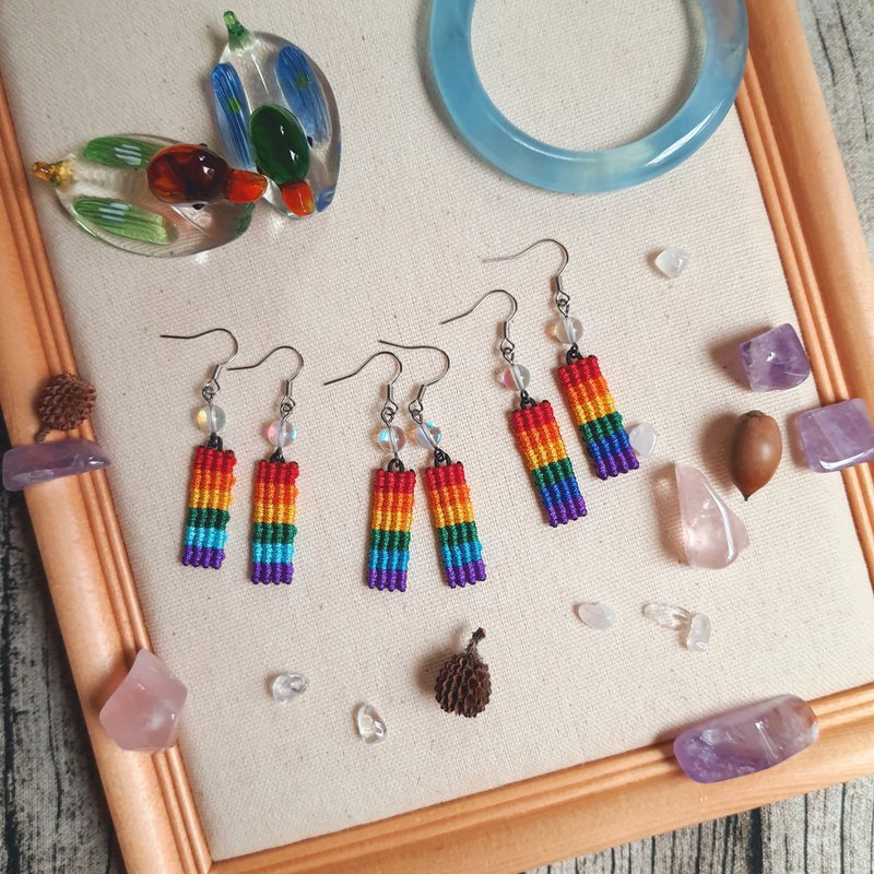 E051-手工编织耳环 六色彩虹色阶小耳环 - 耳环/耳夹 - 尼龙 多色