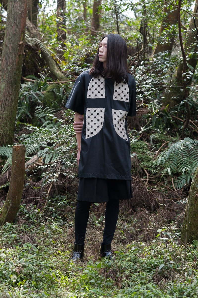 十字墓碑珠绣OVERSIZE T(161T03) - 中性连帽卫衣/T 恤 - 其他材质 黑色