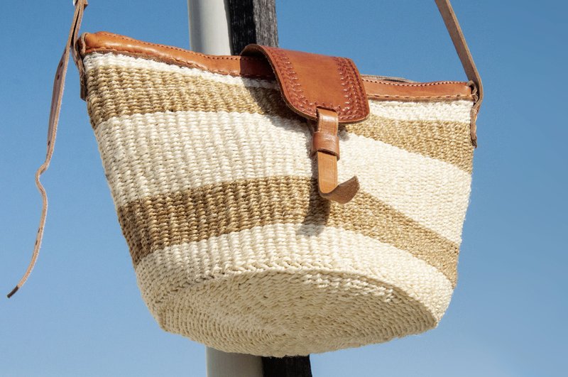 皮革拼接设计侧背包 真皮肩背包 民族风斜背包-非洲肯尼亚剑麻背包 - 侧背包/斜挎包 - 真皮 多色