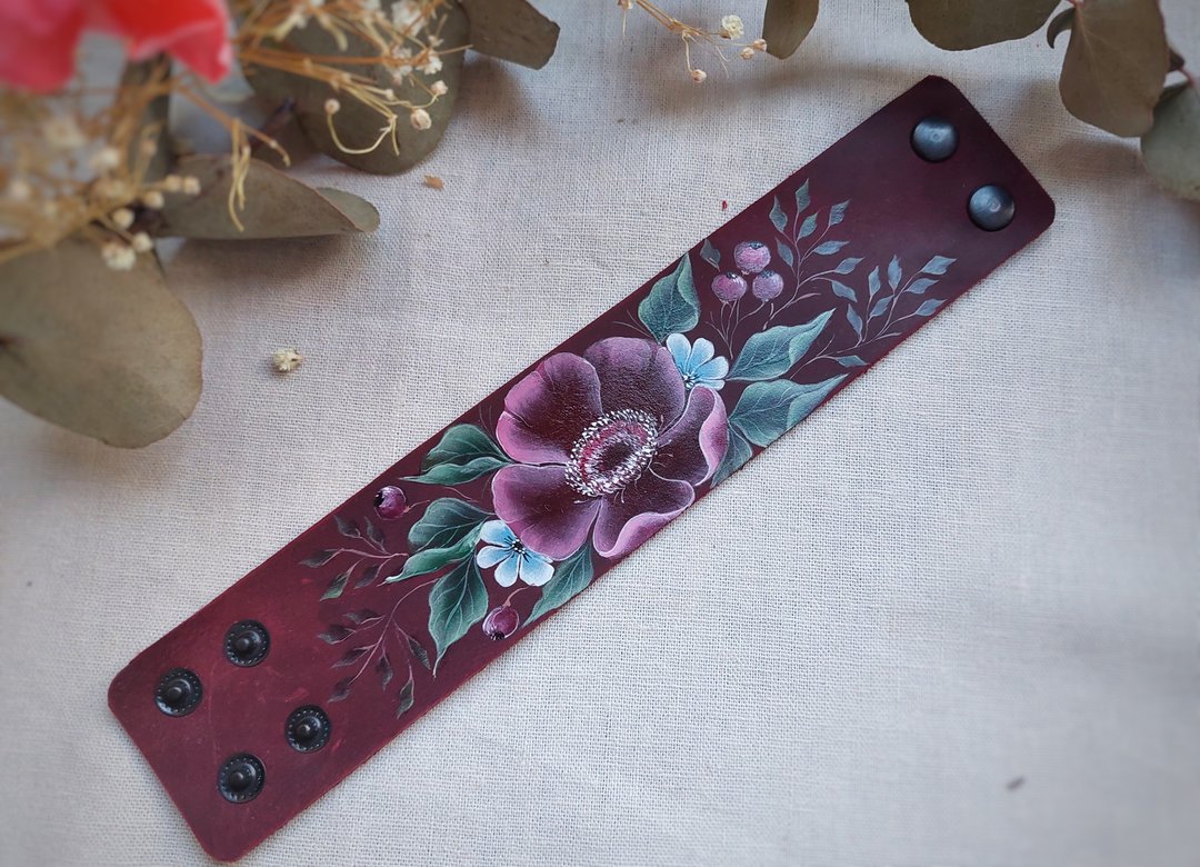 Burgundy leather bracelet women Custom bracelet Floral bracelet Folk bracelet - 手链/手环 - 真皮 紫色