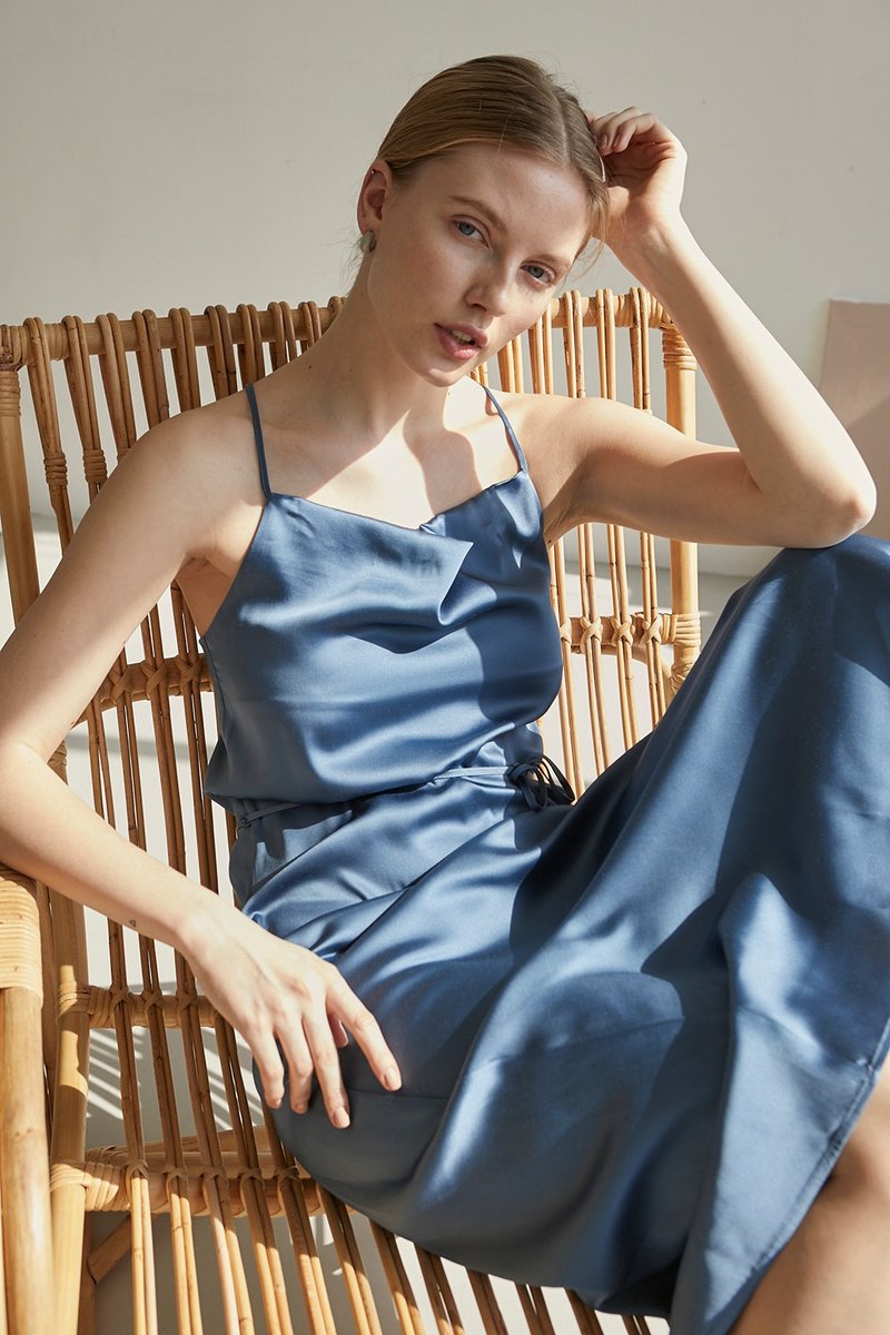 柔软缎面衬衣式长洋装/ 雾蓝 - 洋装/连衣裙 - 其他人造纤维 蓝色