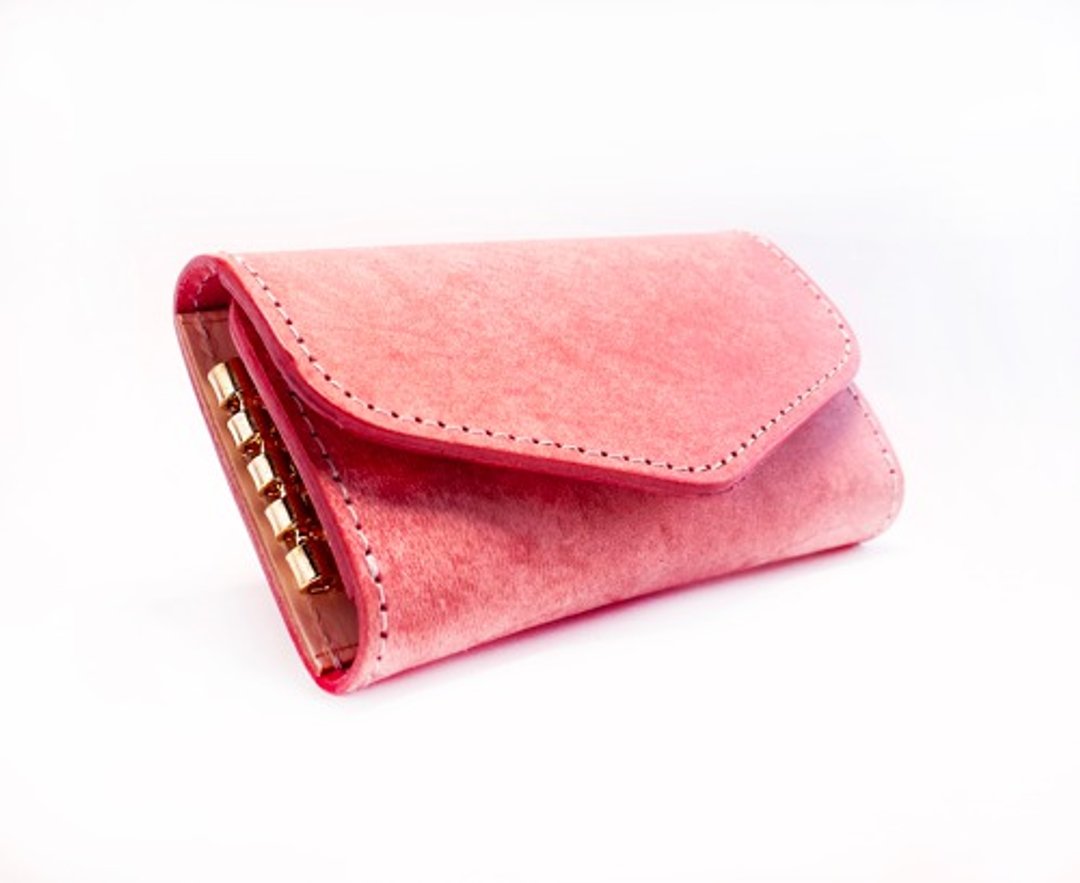 Coral pink magnetic key case Italian leather MAYA - 钥匙链/钥匙包 - 真皮 粉红色