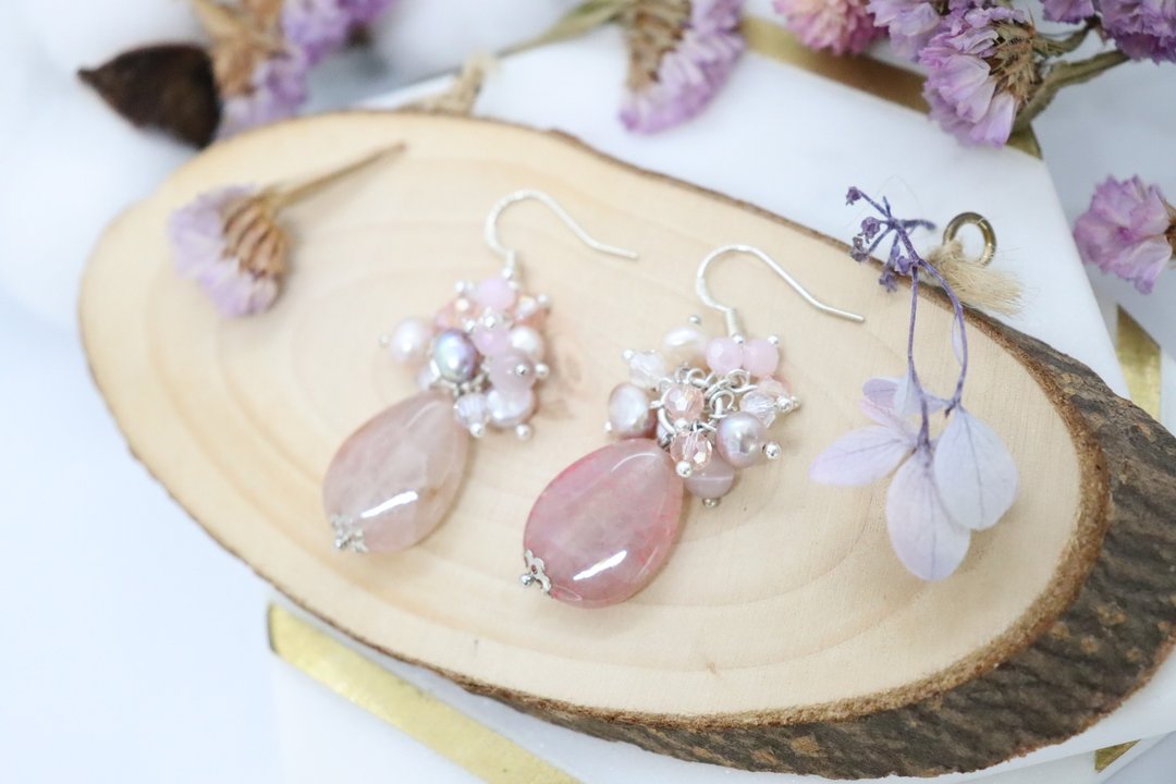 Teardrop Agate Stone & Crystals Pearls Mixed Cluster 925 Silver Hook Earrings - 耳环/耳夹 - 石头 粉红色