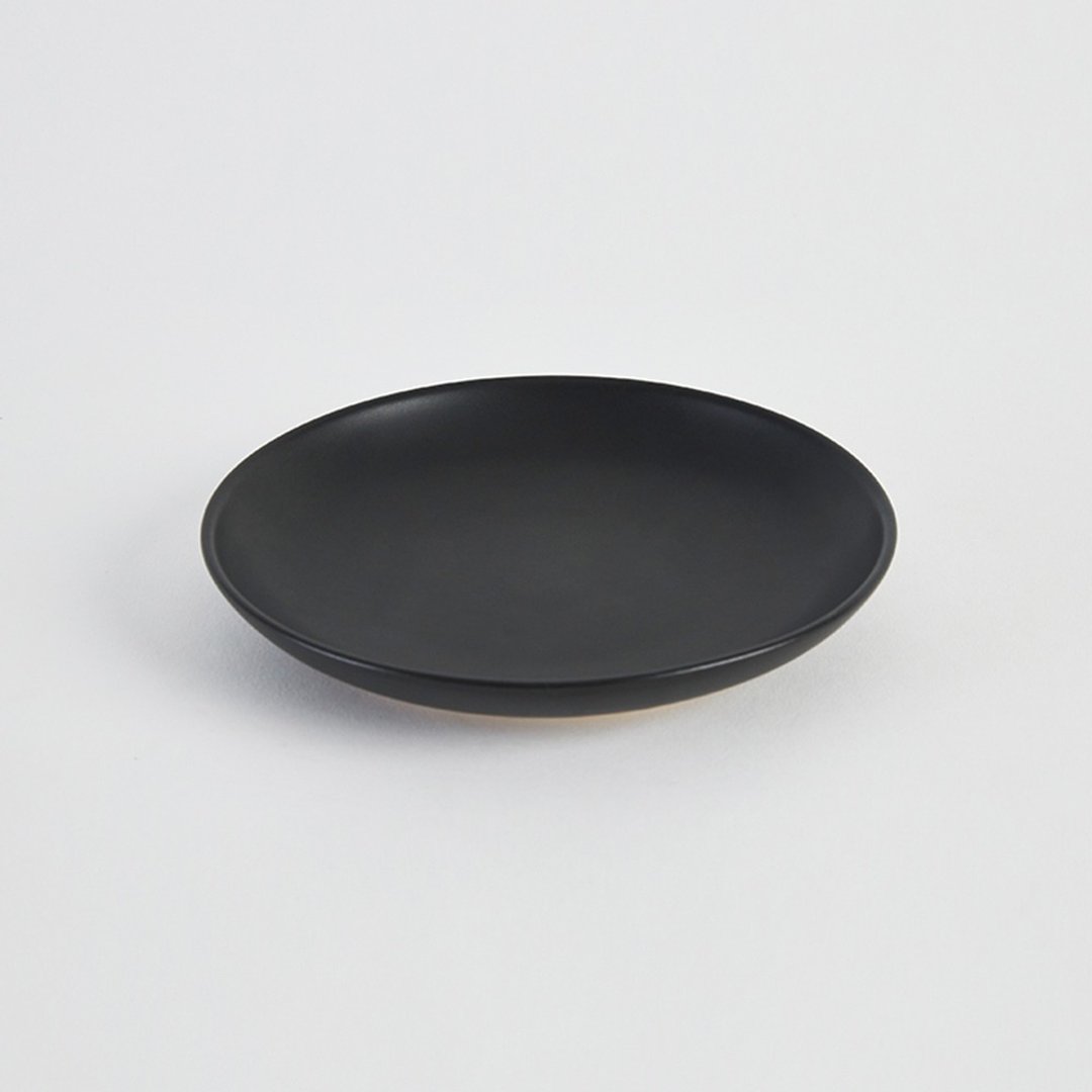 KOGA 许家陶器品 陶质圆形小盘 (尖山黑) - 盘子/餐盘/盘架 - 陶 黑色