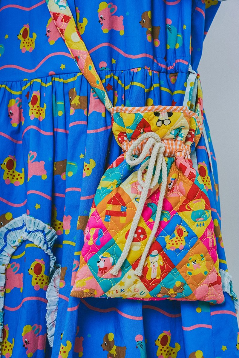 昭和小玩具 愛心衍縫 彩色锦囊小包包 - 侧背包/斜挎包 - 棉．麻 多色