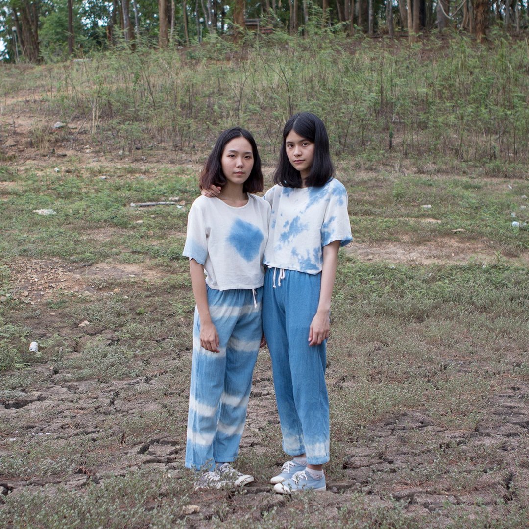 linnil: Natural dye indigo crop top - made of comfortable 100% cotton. - 女装上衣 - 棉 白色