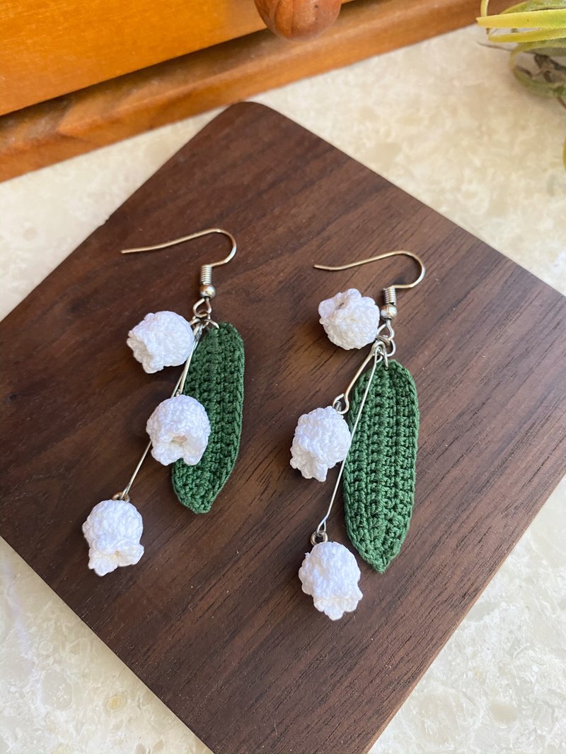 手工编织小白铃兰花耳环 Crochet earrings 耳针 - 耳环/耳夹 - 绣线 绿色