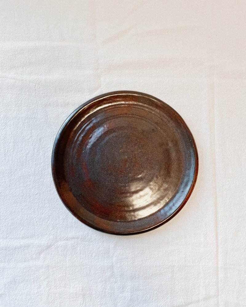 陶瓷手工 | 啡色圆盘 / 餐盘 (18cm) - 盘子/餐盘/盘架 - 陶 咖啡色