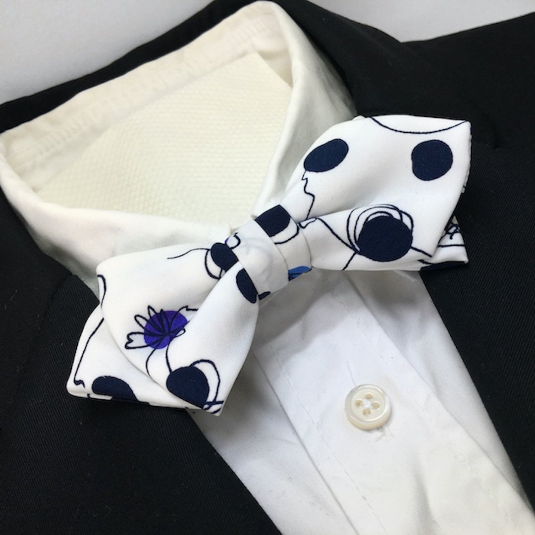 dots with drawing bowtie / rakugaki dots  pointed butterfly - 领结/领巾 - 聚酯纤维 白色