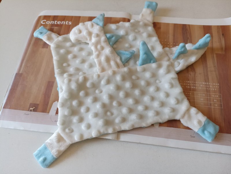 5日内出货 恐龙安抚巾 安抚玩偶 豆绒布 安抚玩具 弥月礼物 - 围嘴/口水巾 - 棉．麻 多色