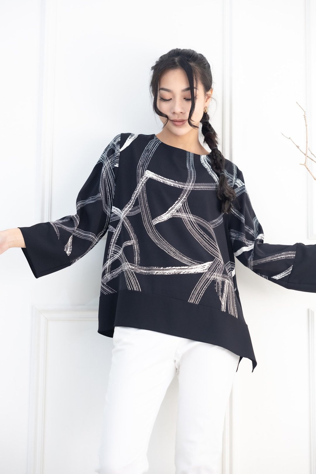 白色线条袖口.下摆拼黑色长袖上衣 黑色 - 女装上衣 - 其他材质 黑色