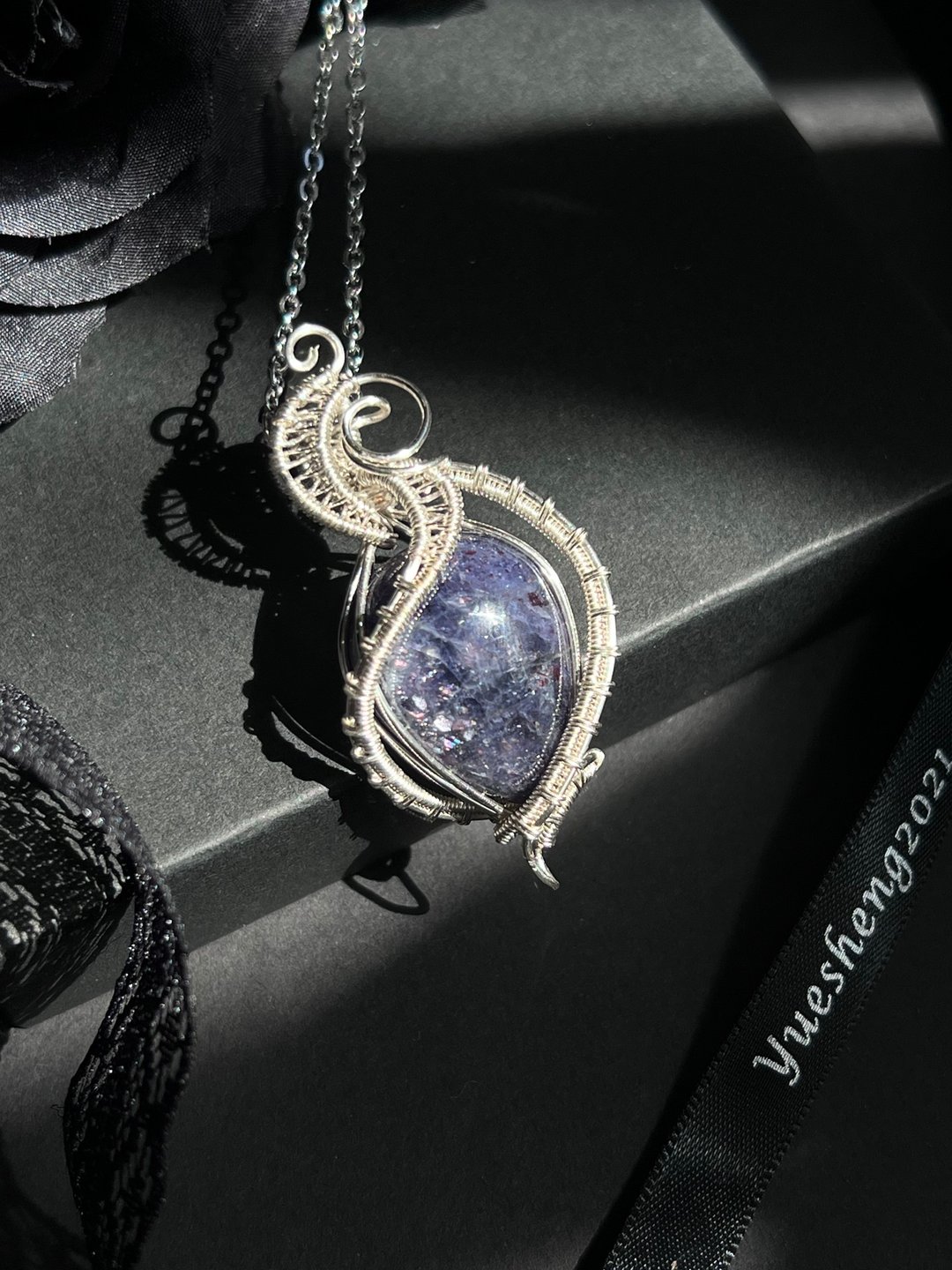 堇青石。金属编织项链-水晶-矿石-艺术铜线 - 项链 - 水晶 白色