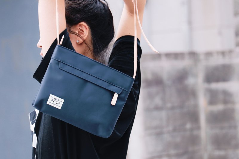 NETTA日光植鞣系列横式斜背包 (3色) - 侧背包/斜挎包 - 尼龙 蓝色