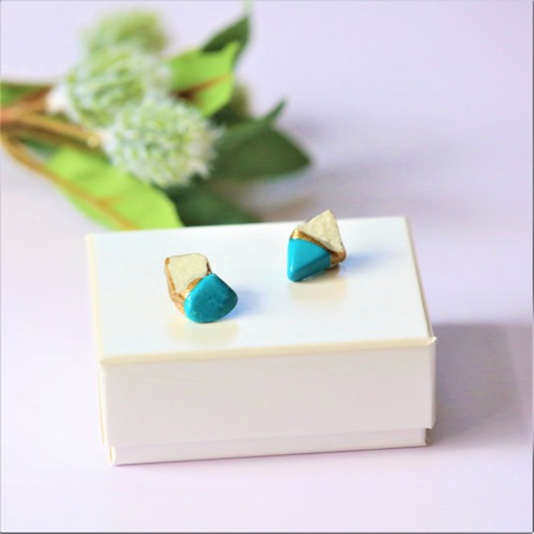 Karatsu ware porcelain kintsugi pierced Clip-On/ white porcelain turquoise - 耳环/耳夹 - 陶 蓝色