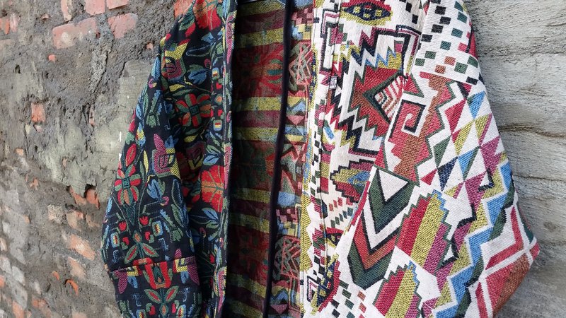 AMIN'S SHINY WORLD手工定制复古民族黑白几何花朵撞色罩衫大衣 - 女装休闲/机能外套 - 棉．麻 多色