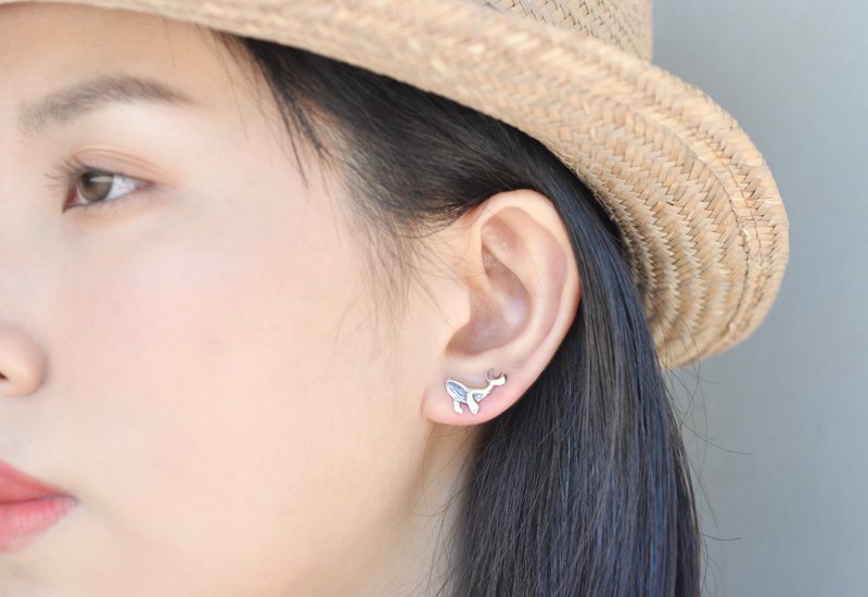 二毛银【海洋系列─小鲸鱼-耳针】银 or 金 - 耳环/耳夹 - 银 银色