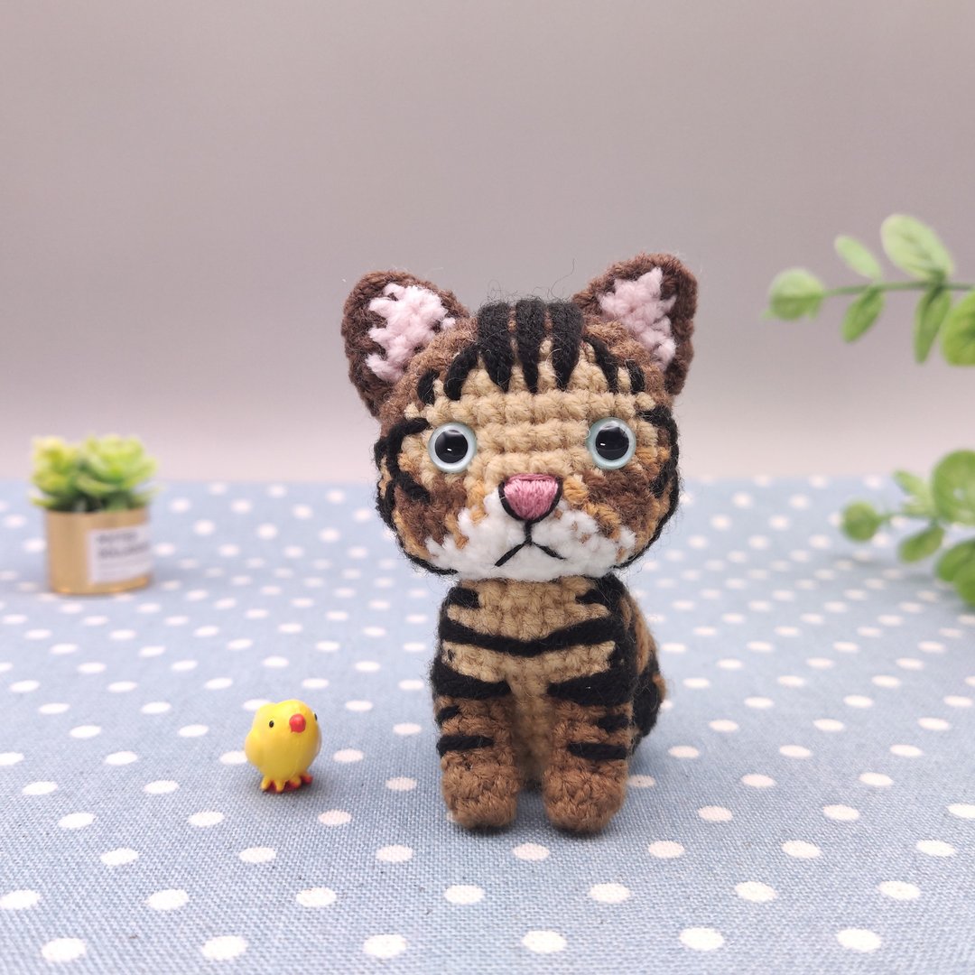 【现货】 小小一只 虎斑猫 纯手工 钩针编织娃娃 - 玩偶/公仔 - 其他人造纤维 咖啡色