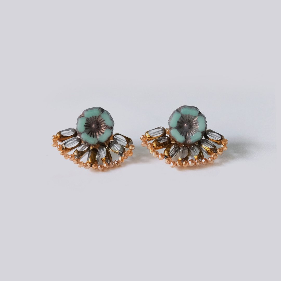 扇形花耳环 Fan Flower Earrings - 薄荷绿 耳针/耳夹 - 耳环/耳夹 - 玻璃 绿色