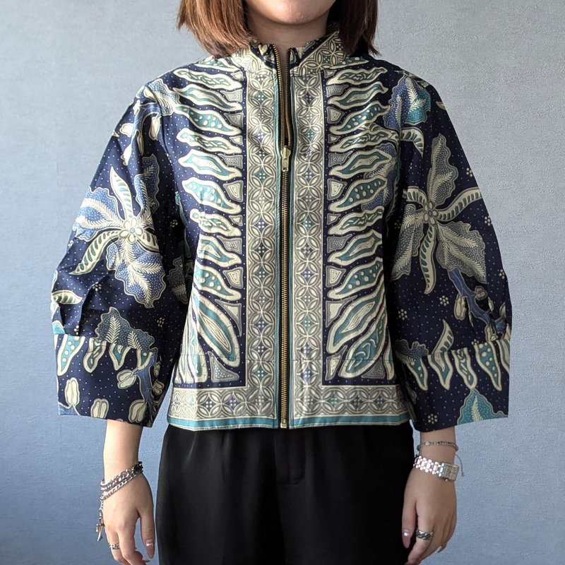 印尼蜡染知性泡泡袖短外套 YURA - 宁静夜空 - YUR012 - 女装上衣 - 棉．麻 蓝色