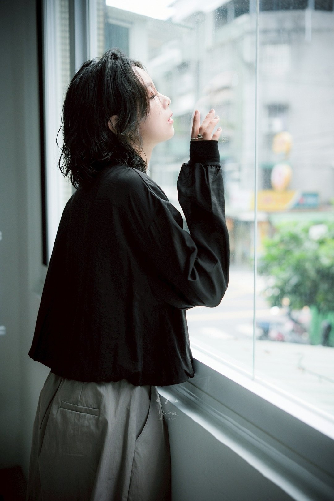 云朵水母薄长袖上衣 - 2色 - 黑 - 女装 T 恤 - 尼龙 黑色