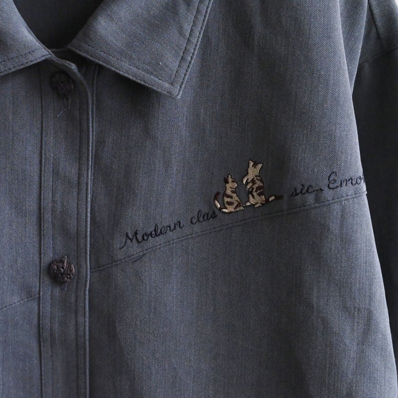 【蛋植物古着】嬉戏猫咪刺绣宽松古着衬衫 - 女装衬衫 - 其他人造纤维 