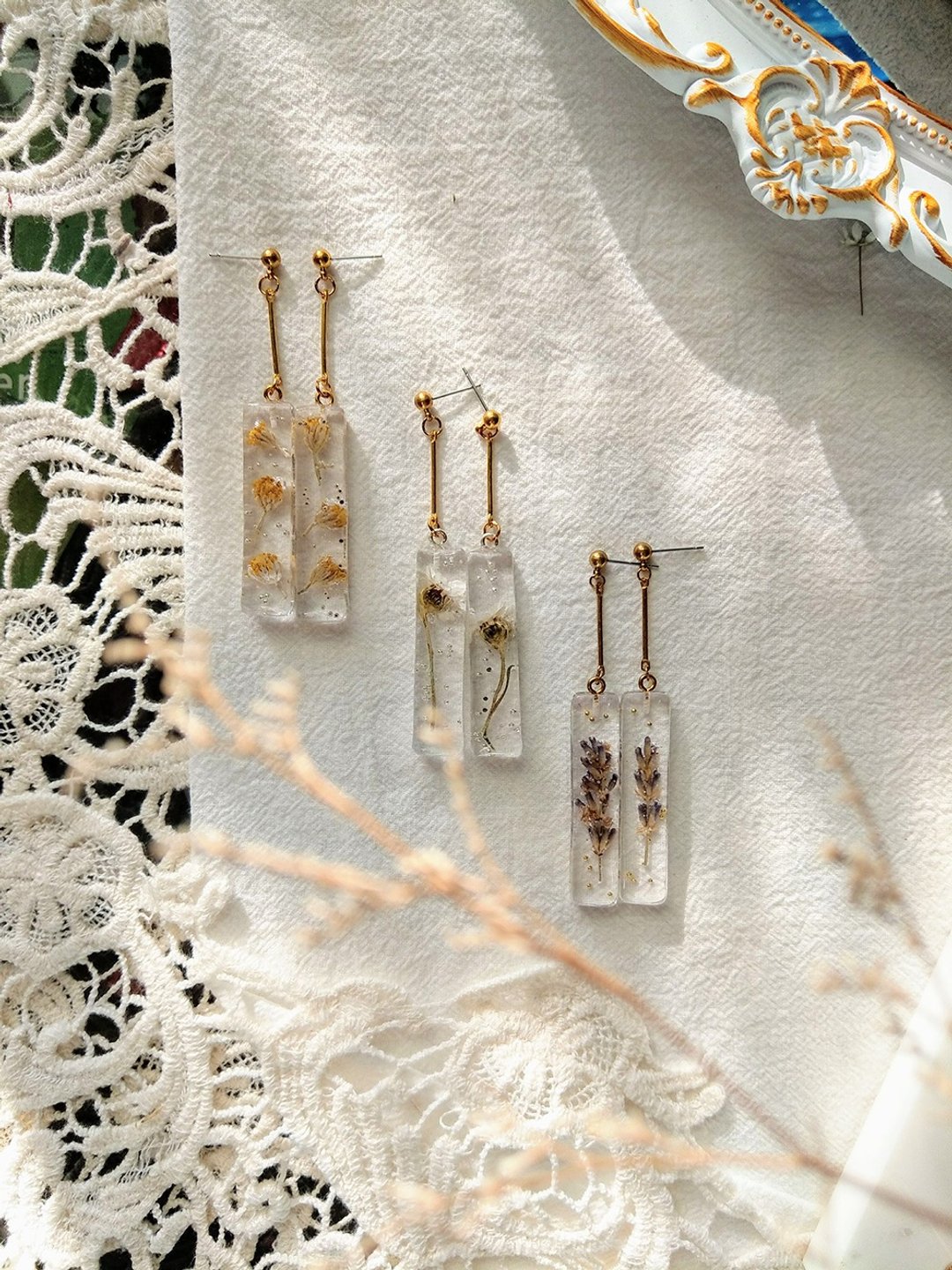 立体干燥花耳环 独花 真花耳环 永生花耳环 手工饰品 垂坠耳环 - 耳环/耳夹 - 树脂 白色