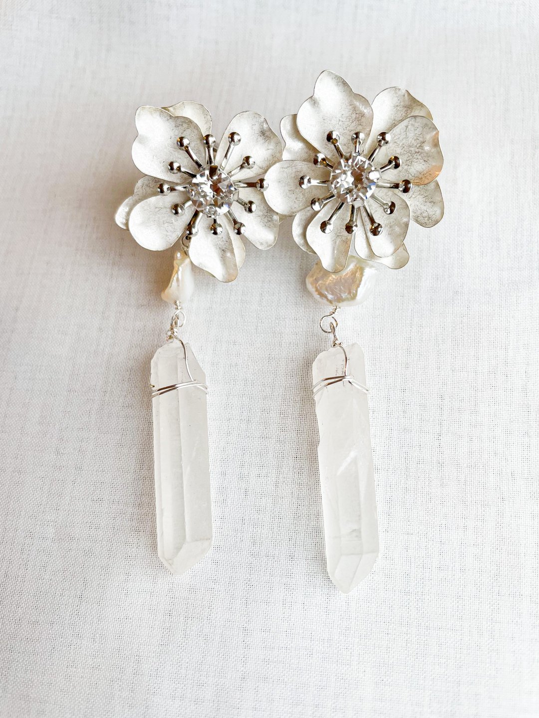 FLOWER CRYSTAL PIERCE AND EARRING - 耳环/耳夹 - 水晶 银色