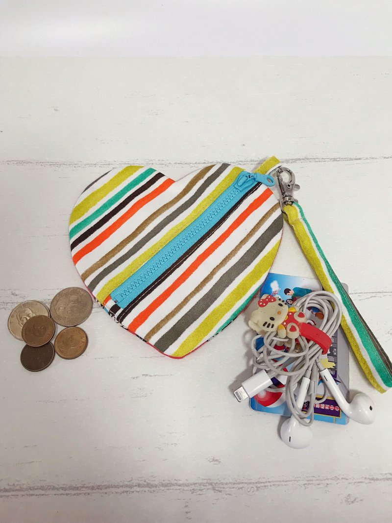 Fantasy【日本棉布】可爱心型万用包,可拿可挂,容量不小喔 - 手拿包 - 棉．麻 