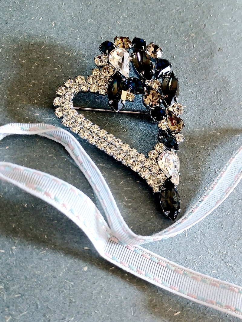 vintage jewelry 端庄轻熟女绽蓝心型莱茵 别针 - 胸针 - 其他金属 